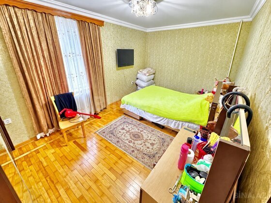 3 otaqlı Köhnə tikili, Qara Qarayev m., Bakı
