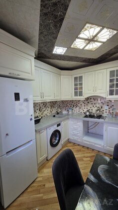 3 otaqlı Köhnə tikili, Bakıxanov q., Bakı