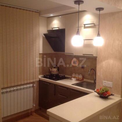 3 otaqlı Köhnə tikili, Elmlər Akademiyası m., Bakı