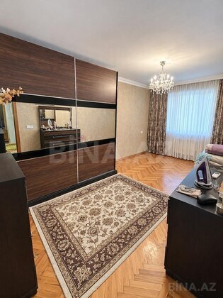 3 otaqlı Köhnə tikili, Neftçilər m., Bakı