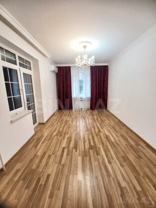 3 otaqlı Köhnə tikili, Xalqlar Dostluğu m., Bakı