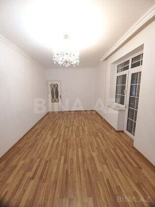 3 otaqlı Köhnə tikili, Xalqlar Dostluğu m., Bakı