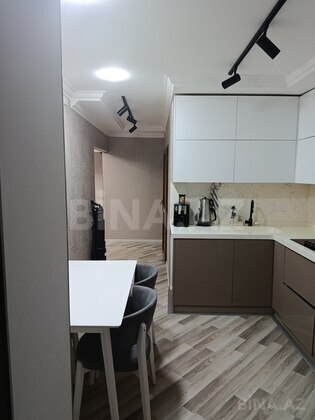 3 otaqlı Köhnə tikili, Xalqlar Dostluğu m., Bakı