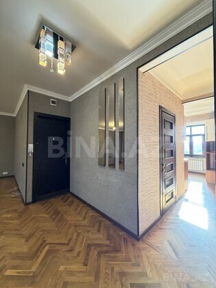 4 otaqlı Köhnə tikili, Bakıxanov q., Bakı