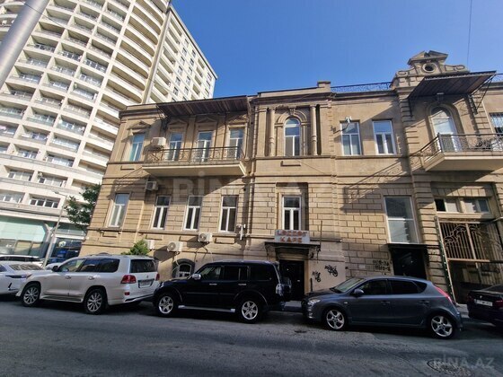 2 otaqlı Köhnə tikili, Nizami m., Bakı