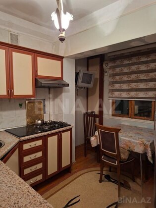 3 otaqlı Köhnə tikili, Həzi Aslanov m., Bakı