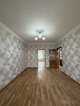 3 otaqlı Köhnə tikili, Bakıxanov q., Bakı