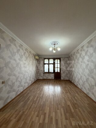 3 otaqlı Köhnə tikili, Bakıxanov q., Bakı