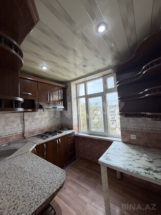 3 otaqlı Köhnə tikili, Bakıxanov q., Bakı