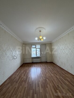 3 otaqlı Köhnə tikili, Bakıxanov q., Bakı