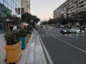 Satılır 2 otaqlı köhnə tikili 70 m², İnşaatçılar m., photo 1 from 8