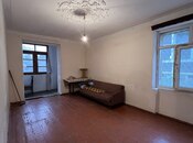 Satılır 2 otaqlı köhnə tikili 40 m², Qara Qarayev m., photo 2 from 8