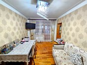 Satılır 2 otaqlı köhnə tikili 60 m², Qara Qarayev m., photo 1 from 8
