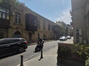 Satılır 2 otaqlı köhnə tikili 70 m², Sahil m., photo 2 from 8