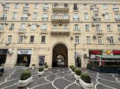 Satılır 2 otaqlı köhnə tikili 50 m², Sahil m., photo 1 from 8