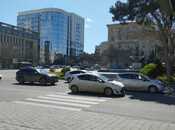 Satılır 3 otaqlı köhnə tikili 75 m², Yasamal r., photo 1 from 8