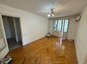 Продаётся 2-комн. вторичка 42 м², м. Элмляр Академиясы, photo 2 from 8