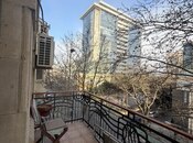 Satılır 5 otaqlı köhnə tikili 210 m², 28 May m., photo 1 from 8