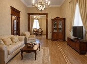 Satılır 12 otaqlı həyət evi/bağ evi 650 m², Nəsimi m., photo 1 from 8