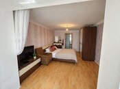 Продаётся 3-комн. вторичка 63 м², м. Иншаатчылар, photo 1 from 6