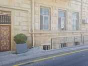 Satılır 4 otaqlı köhnə tikili 90 m², Sahil m., photo 2 from 8