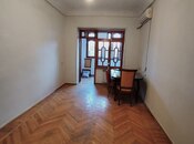 Satılır 2 otaqlı köhnə tikili 65 m², Elmlər Akademiyası m., photo 2 from 8