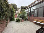 10 otaqlı həyət evi/bağ evi - Elmlər Akademiyası m. - 400 m²