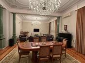 10 otaqlı həyət evi/bağ evi - Azadlıq Prospekti m. - 1100 m²