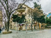 Satılır 4 otaqlı köhnə tikili 110 m², Sahil m., photo 1 from 8