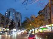 Продаётся 3-комн. вторичка 70 м², м. Элмляр Академиясы, photo 1 from 8