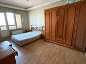 Сдаётся 3-комн. вторичка 140 м², м. 20 января, photo 6 from 8