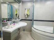 Satılır 3 otaqlı köhnə tikili 75 m², İnşaatçılar m., photo 8 from 8