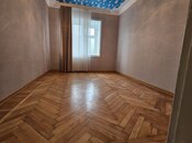 Satılır 2 otaqlı köhnə tikili 60 m², İnşaatçılar m., photo 2 from 8