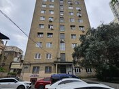 Satılır 2 otaqlı köhnə tikili 60 m², İnşaatçılar m., photo 1 from 8