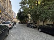 Satılır 3 otaqlı köhnə tikili 111 m², Sahil m., photo 1 from 8