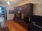 Satılır 2 otaqlı köhnə tikili 65 m², Qara Qarayev m., photo 2 from 8