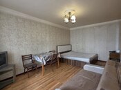 Satılır 1 otaqlı köhnə tikili 45 m², İnşaatçılar m., photo 1 from 7