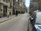 Satılır 2 otaqlı köhnə tikili 82 m², Nizami m., photo 1 from 8