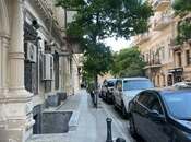 Satılır 2 otaqlı köhnə tikili 70 m², Sahil m., photo 1 from 8