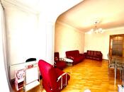 Satılır 2 otaqlı köhnə tikili 70 m², Nizami m., photo 1 from 8