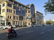 Satılır 2 otaqlı köhnə tikili 50 m², İnşaatçılar m., photo 1 from 8