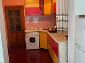 Satılır 2 otaqlı köhnə tikili 70 m², Qara Qarayev m., photo 3 from 8