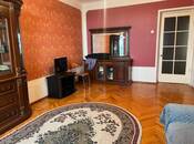 Satılır 2 otaqlı köhnə tikili 70 m², Qara Qarayev m., photo 2 from 8
