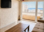 Продаётся 2-комн. вторичка 65 м², м. Ази Асланов, photo 2 from 8