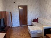 Продаётся 3-комн. вторичка 63 м², м. Кара Караев, photo 1 from 8