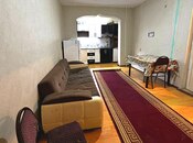 Satılır 2 otaqlı köhnə tikili 45 m², Qara Qarayev m., photo 1 from 8