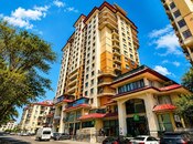 Продаётся 3-комн. новостройка 135 м², м. Кара Караев, photo 1 from 8