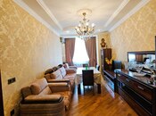 Продаётся 3-комн. вторичка 95 м², м. Кара Караев, photo 1 from 8