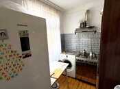 Satılır 3 otaqlı köhnə tikili 70 m², Qara Qarayev m., photo 2 from 8