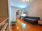 Satılır 2 otaqlı köhnə tikili 55 m², Xalqlar Dostluğu m., photo 2 from 8